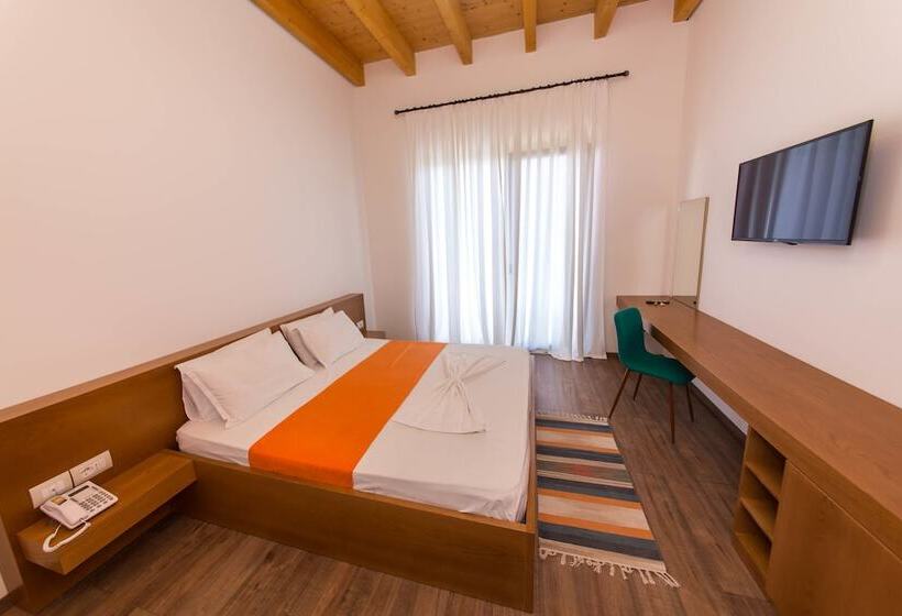 Deluxe Room View Sea with Balcony, Hildon Eco