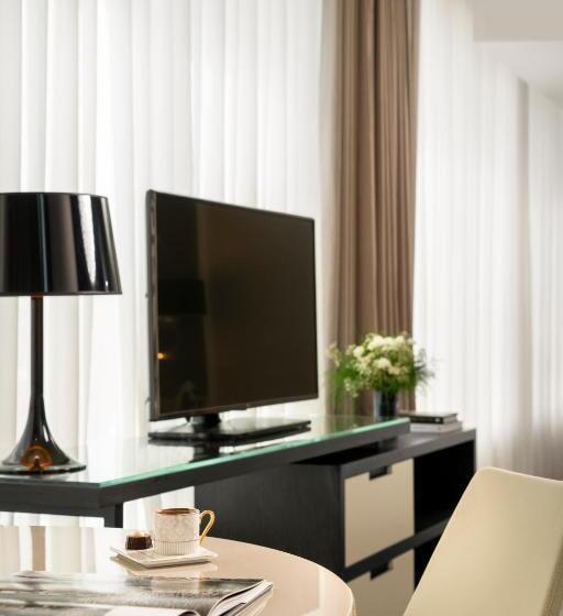 سوییت, Centro Westside By Rotana