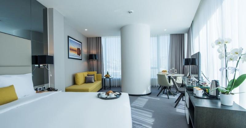 سوییت, Centro Westside By Rotana