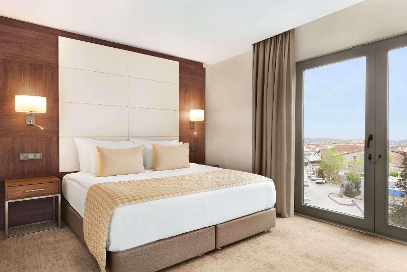 스위트 킹사이즈 침대, Ramada By Wyndham Isparta