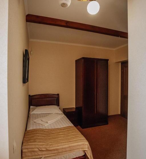 Quarto Deluxe Individual, Shovkova Kositsya