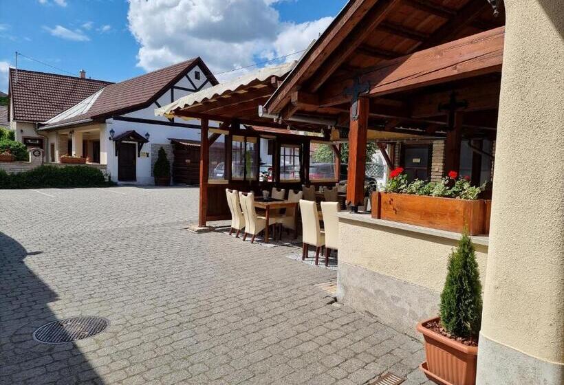 Апартаменты 1 Спальня с Террасой, Nádasdi Ház