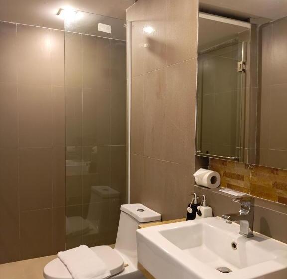 اتاق لوکس با چشم‌انداز استخر, Wisdom Hotel & Residence