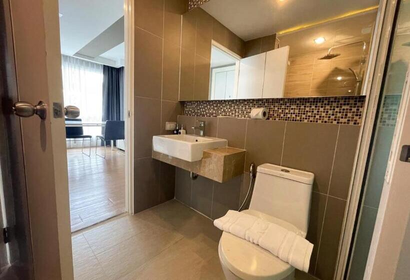 سوییت با چشم‌انداز استخر, Wisdom Hotel & Residence