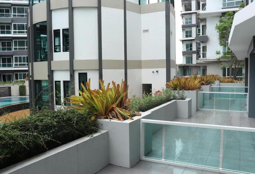 اتاق لوکس با چشمانداز استخر, Wisdom Hotel & Residence