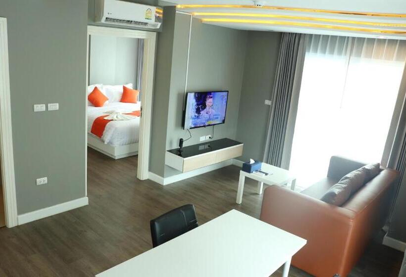 سوئیت پریمیوم با چشمانداز استخر, Wisdom Hotel & Residence