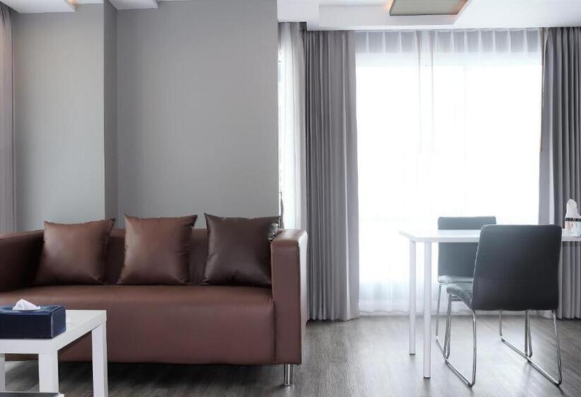 سوئیت پریمیوم با چشم‌انداز استخر, Wisdom Hotel & Residence