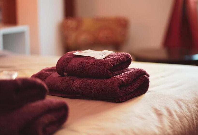 Quarto Estandar, Oshovia Hostel