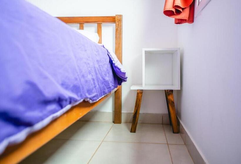 Standard Szoba Megosztott Fürdővel, Oshovia Hostel