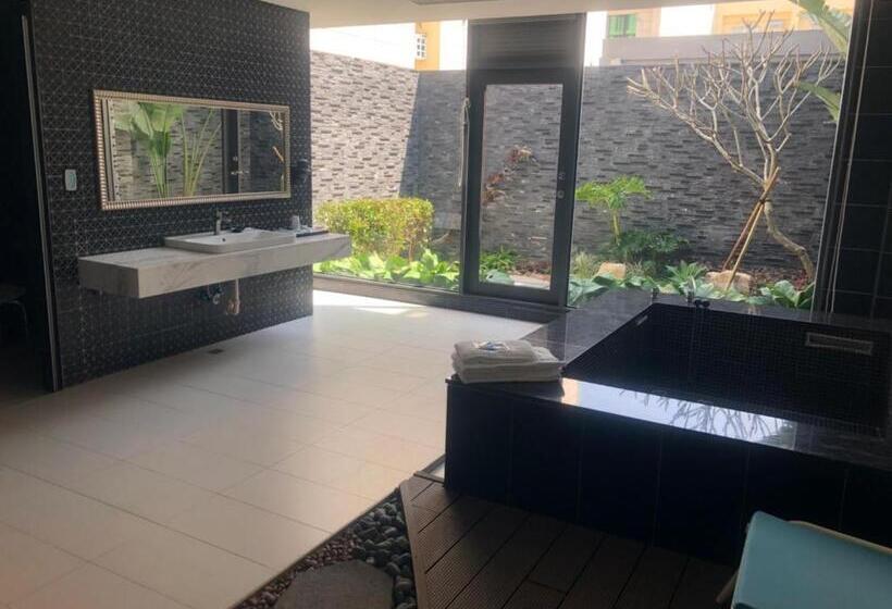 اتاق لوکس, Shui Nong Motel