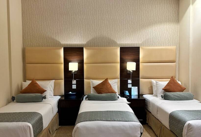 سوییت خانوادگی, Holiday Villa Hail