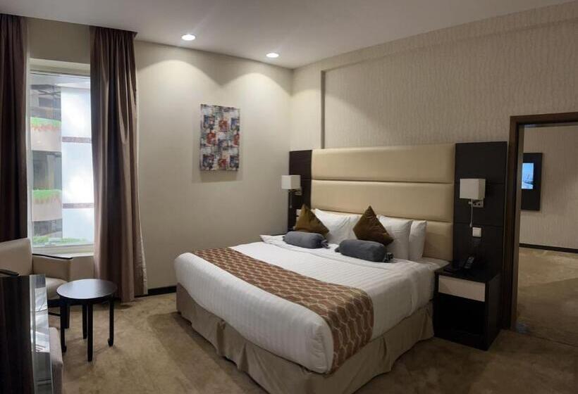 سوییت جونیور, Holiday Villa Hail
