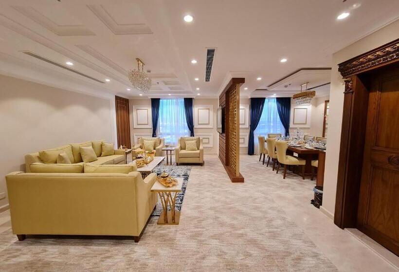سوئیت پرزیدنت, Holiday Villa Hail