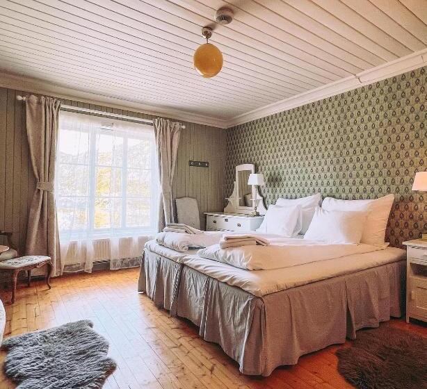 Номер Стандарт Вид на Озеро, Bygdin Høyfjellshotell