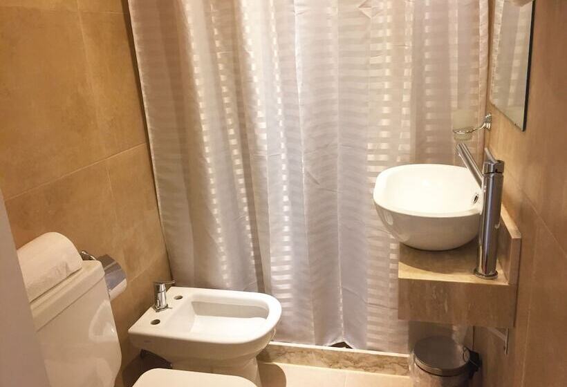 共用房间的床, Circus Hostel&hotel Montevideo