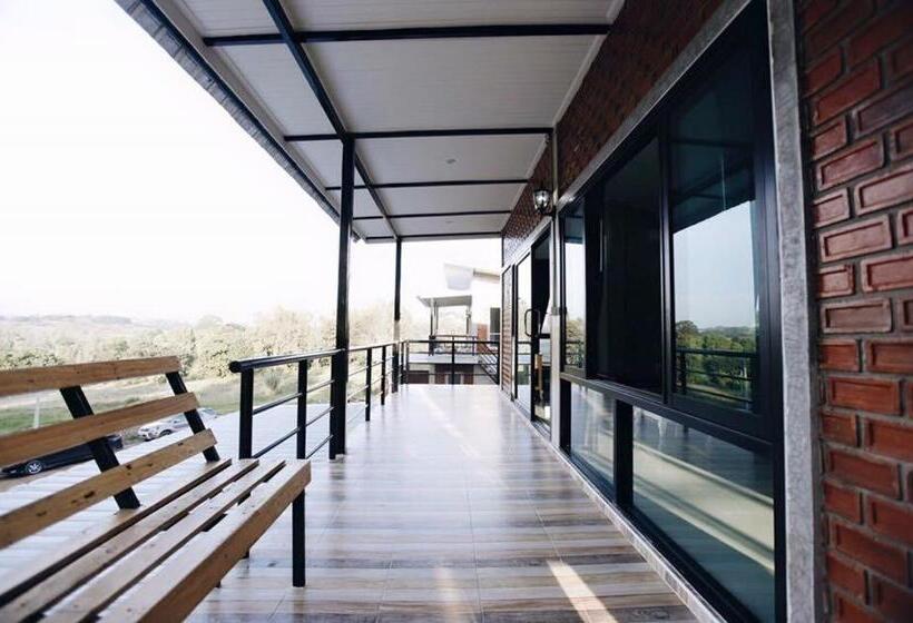 غرفة عائلية مطلّة علي الجبل, Khao Kho Overview Resort