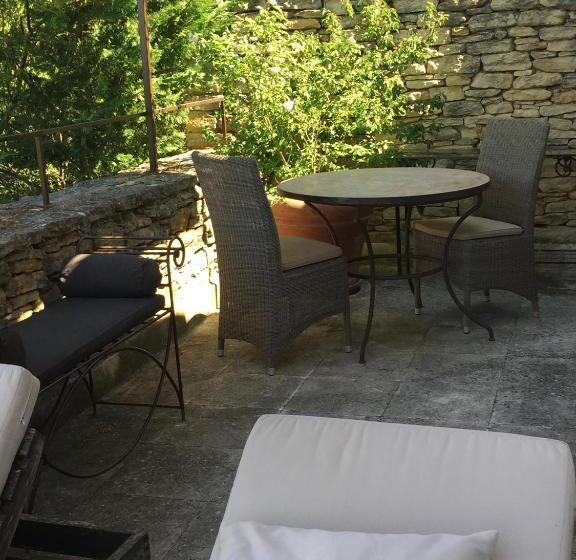 سوییت با چشم‌انداز کوه, La Borie En Provence