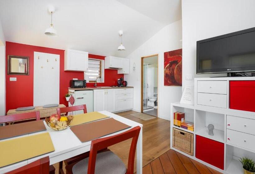 استودیوی لوکس, B&b Carmela