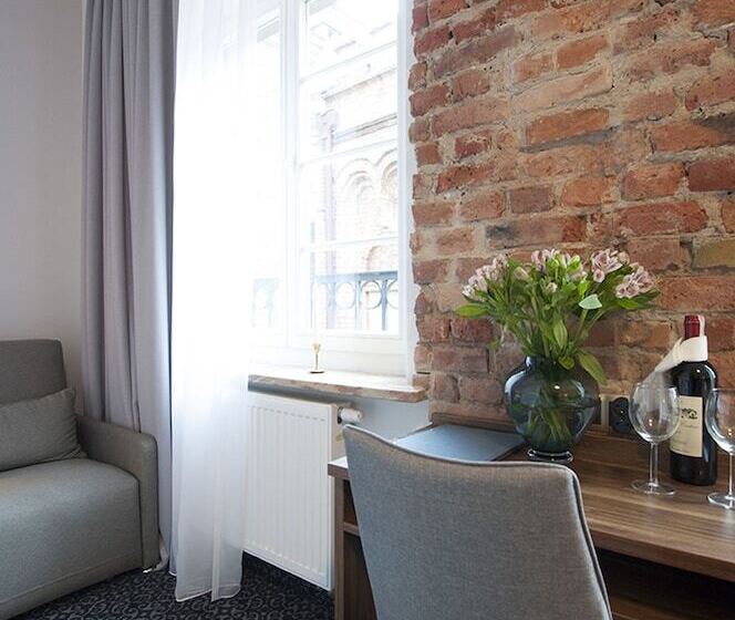 اتاق استاندارد سه نفره, Liberum Residence Old Town