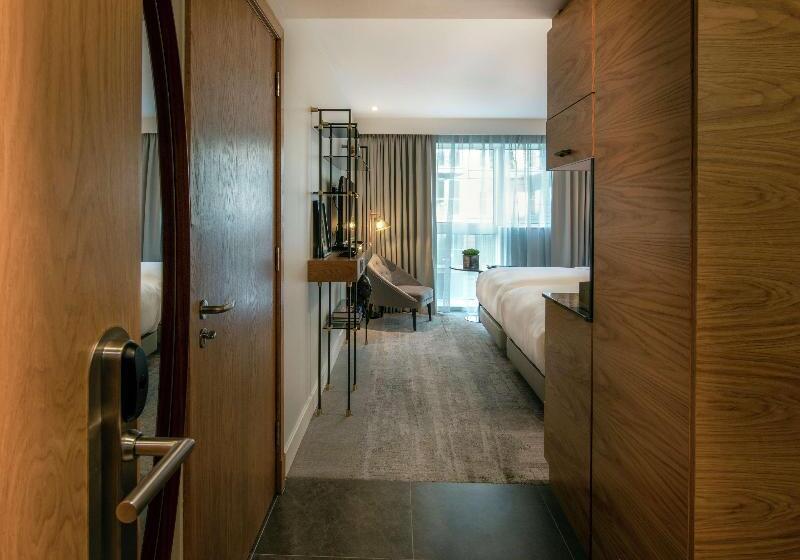 Номер Стандарт, Lincoln Plaza London, Curio Collection By Hilton
