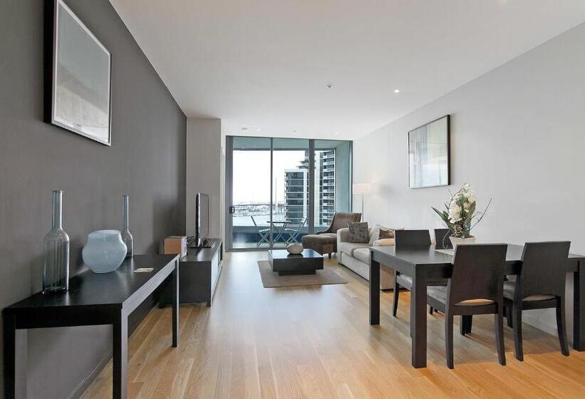 스탠다드 스튜디오 (전망), Docklands Private Collection   Newquay