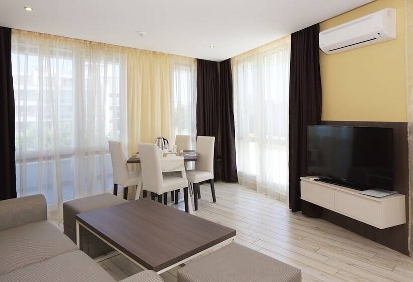 Люкс Вид на Сад, Aparthotel Paradiso