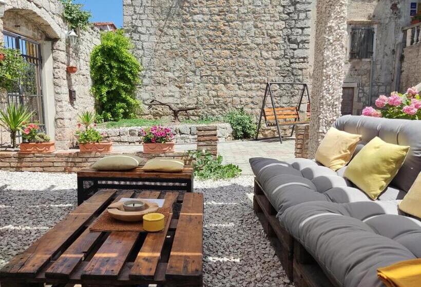 סטודיו סטנדרט עם מרפסת, Guest House Klaudija
