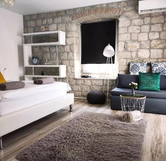 סטודיו סטנדרט עם מרפסת, Guest House Klaudija
