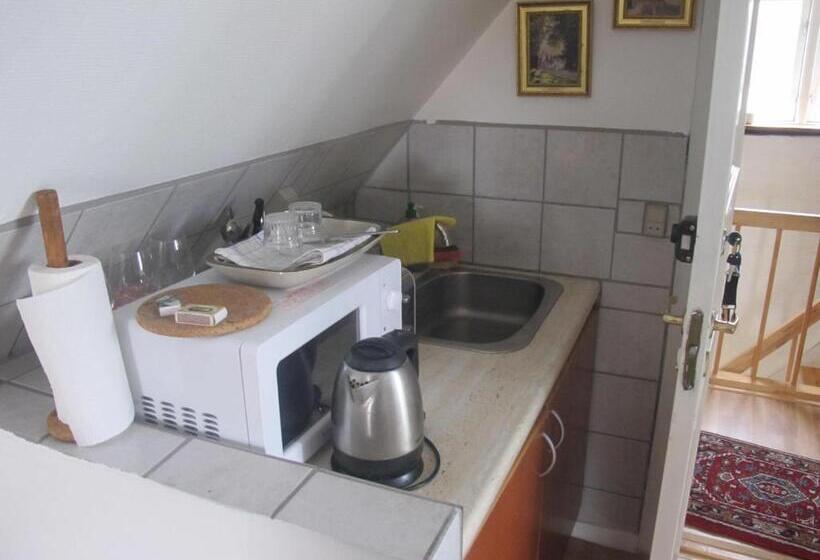 Четырехместный Номер Стандарт с Балконом, Guesthouse Sharon Aarhus