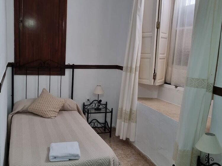 اتاق استاندارد سه نفره, Pension Javier