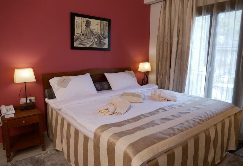 Трехместный Номер Deluxe, Rodovoli
