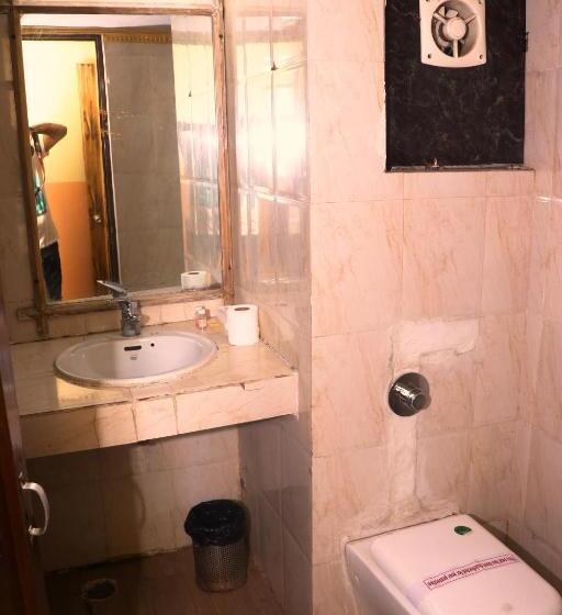 اتاق سوپریور با تخت بزرگ, Samrat International