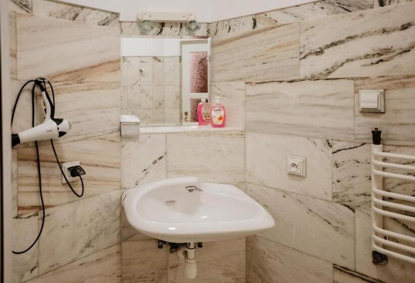 Номер Стандарт Трехместный, Green Wood Apartament Stara Ochota