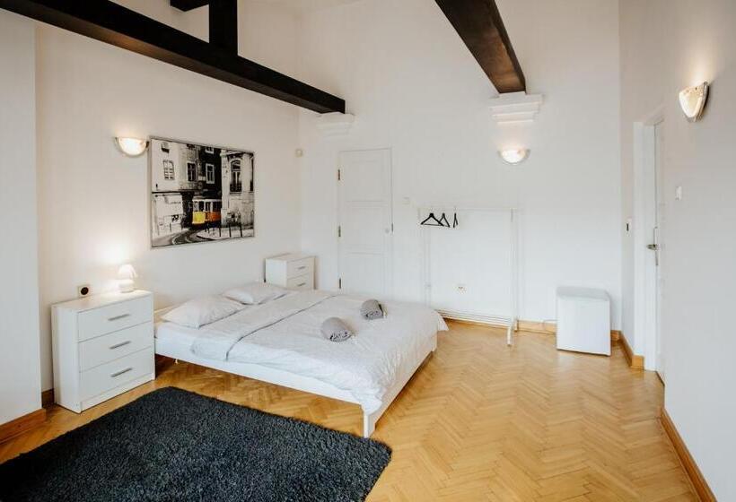 Номер Стандарт с Балконом, Green Wood Apartament Stara Ochota