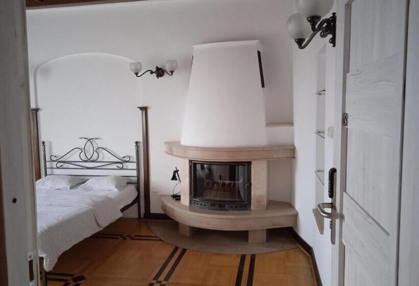Трехместный Номер Стандарт Совместная Ванная, Green Wood Apartament Stara Ochota