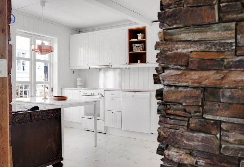 Семейные Апартаменты, To Sostre Guesthouse