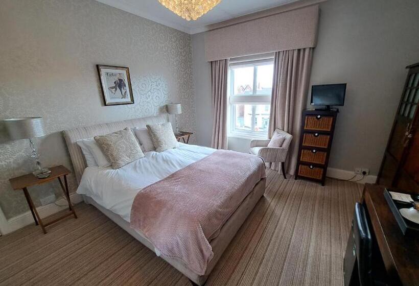 اتاق سوپریور با تخت بزرگ, The Ambassador Townhouse
