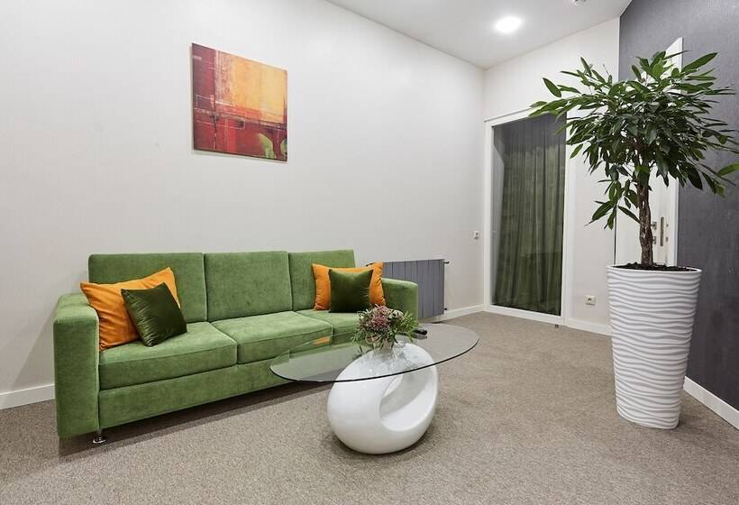 سوییت, Brosko Hotel Arbat
