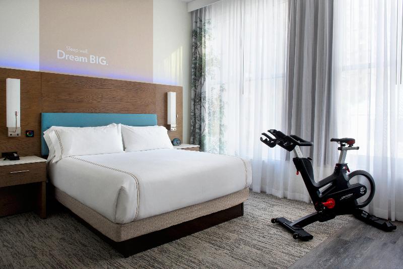 带大床的套房, Even Hotel Pittsburgh Downtown, An Ihg