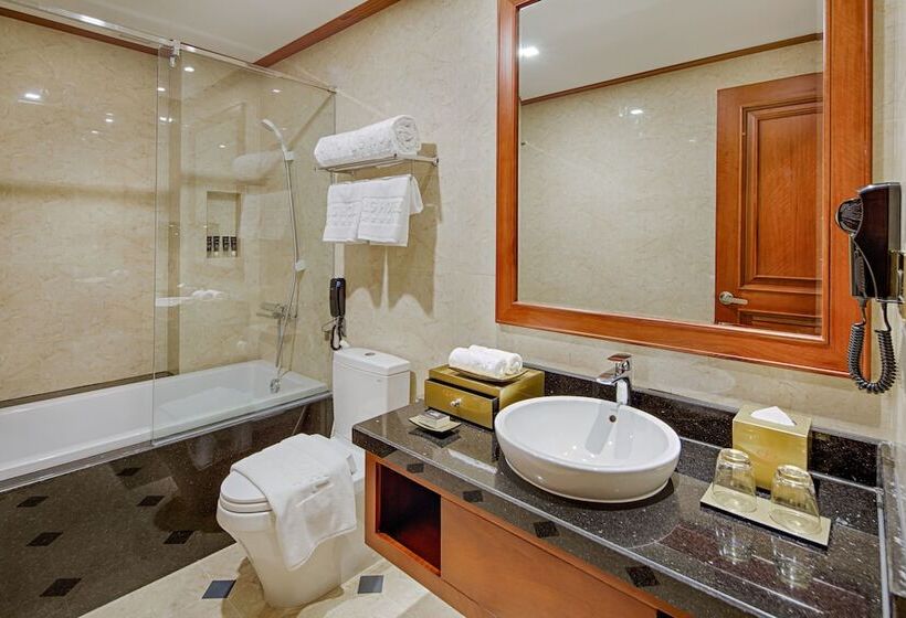 اتاق خانوادگی با چشم‌انداز دریا, Dlg Hotel Danang