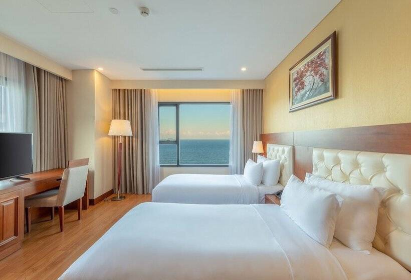 اتاق خانوادگی با چشم‌انداز دریا, Dlg Hotel Danang