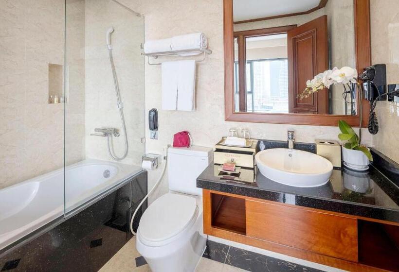 اتاق خانوادگی با چشم‌انداز دریا, Dlg Hotel Danang