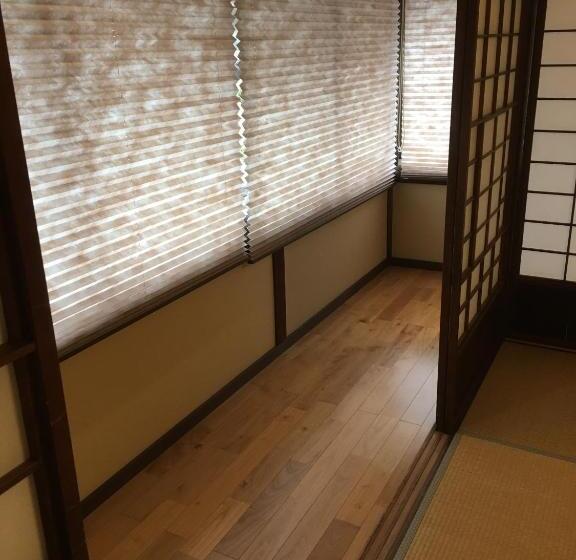 اتاق استاندارد با سرویس بهداشتی مشترک, Ryokan Tanakaya