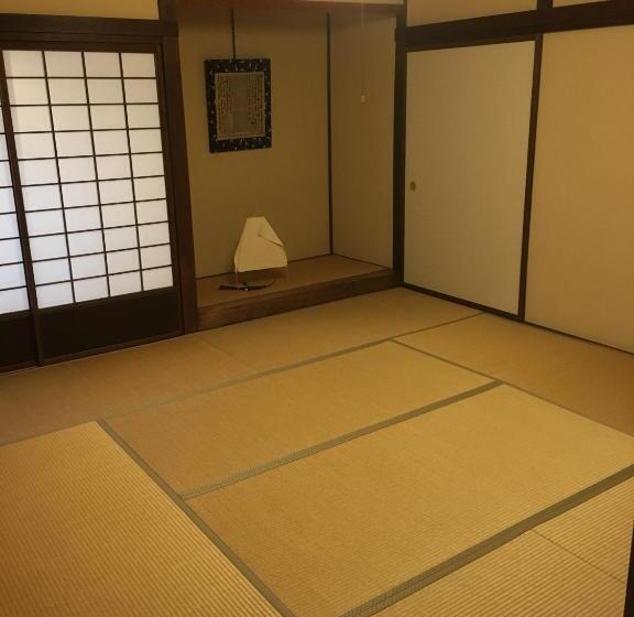 اتاق استاندارد با سرویس بهداشتی مشترک, Ryokan Tanakaya