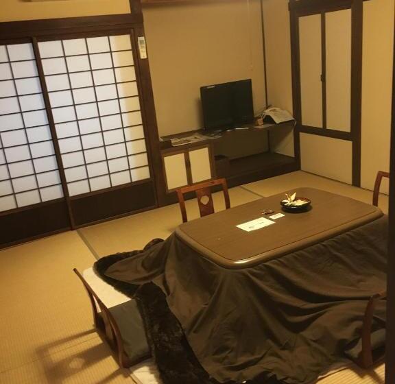 اتاق استاندارد با سرویس بهداشتی مشترک, Ryokan Tanakaya