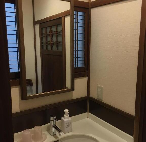 اتاق استاندارد با سرویس بهداشتی مشترک, Ryokan Tanakaya
