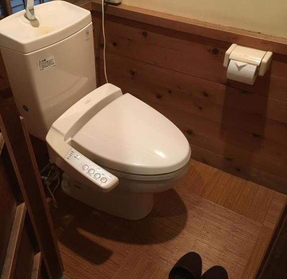 اتاق استاندارد با سرویس بهداشتی مشترک, Ryokan Tanakaya