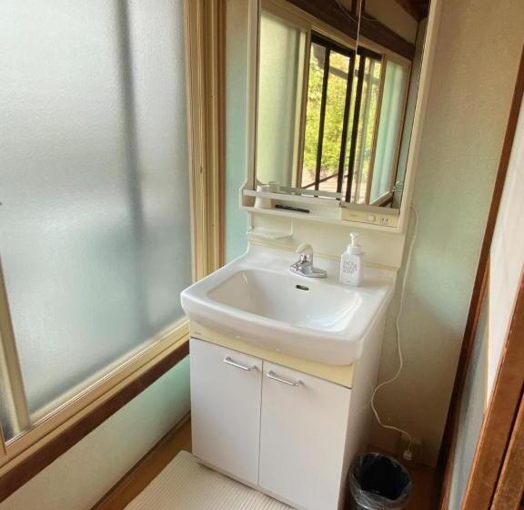اتاق استاندارد چهارنفره با سرویس بهداشتی مشترک, Ryokan Tanakaya