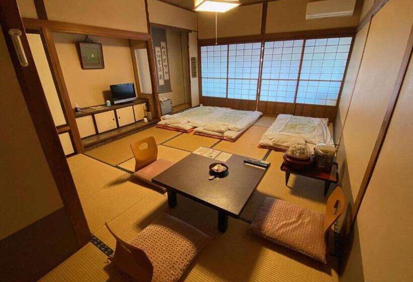 اتاق استاندارد چهارنفره با سرویس بهداشتی مشترک, Ryokan Tanakaya