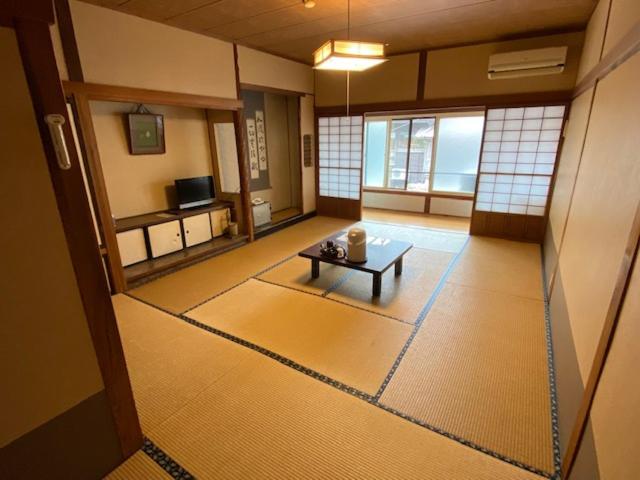 اتاق استاندارد چهارنفره با سرویس بهداشتی مشترک, Ryokan Tanakaya